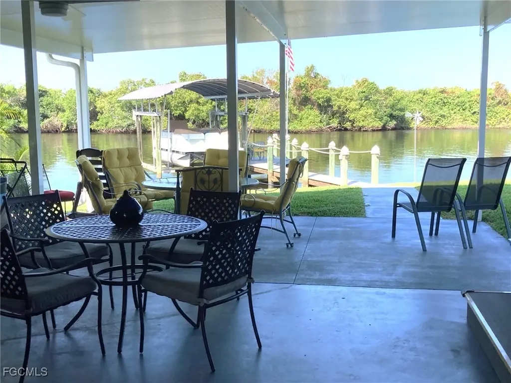 210 Sun Circle Fort Myers FL 33905