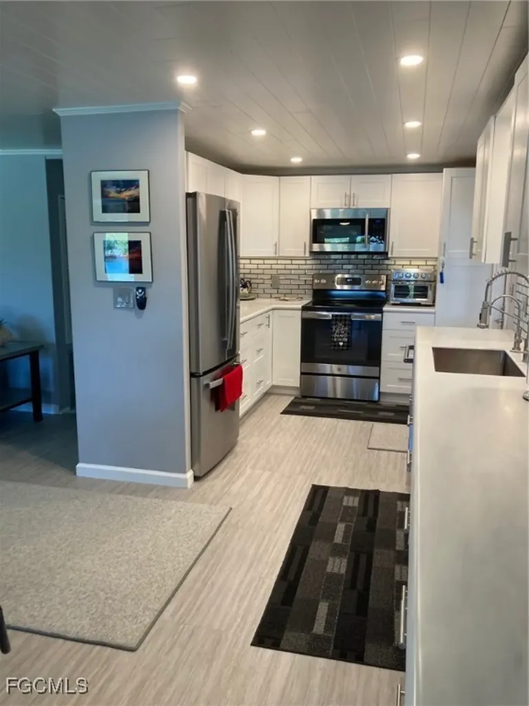 210 Sun Circle Fort Myers FL 33905