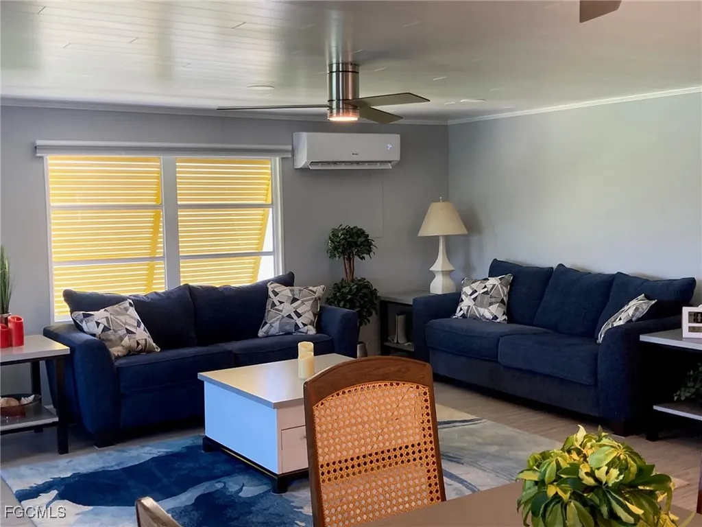 210 Sun Circle Fort Myers FL 33905