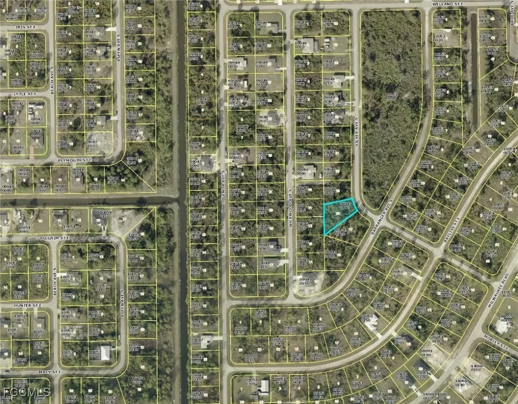 566 Silver Avenue S Lehigh Acres FL 33974
