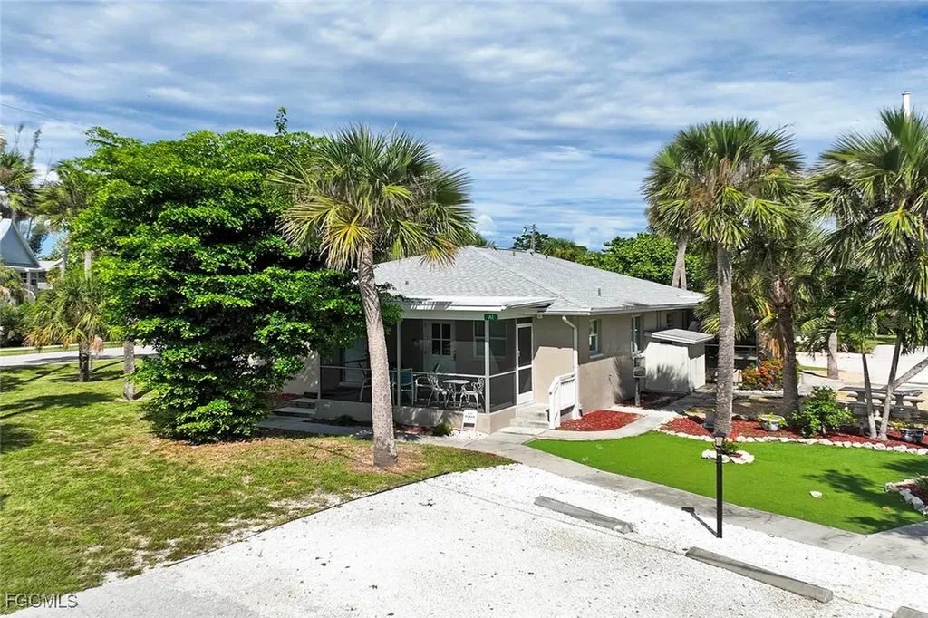 832 Donax Street Sanibel FL 33957