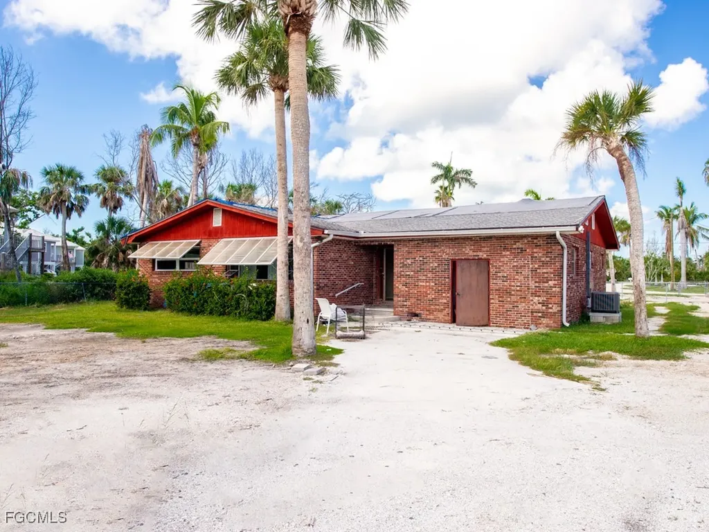 1450-1460 Court Place Sanibel FL 33957
