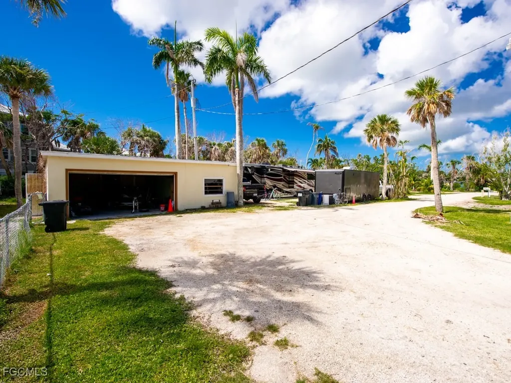 1450-1460 Court Place Sanibel FL 33957