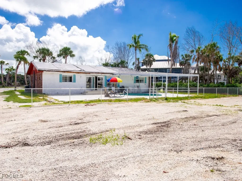 1450-1460 Court Place Sanibel FL 33957