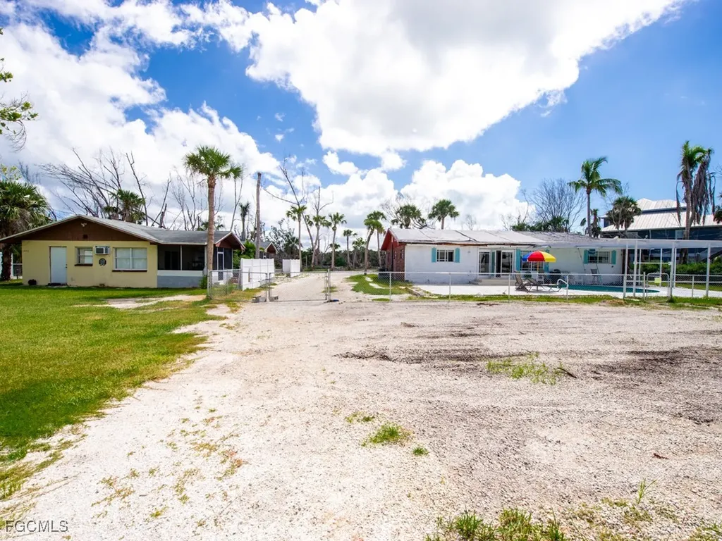 1450-1460 Court Place Sanibel FL 33957