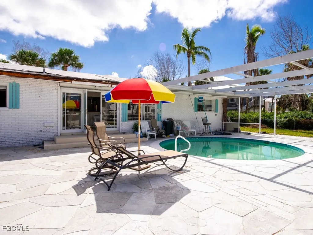 1450-1460 Court Place Sanibel FL 33957