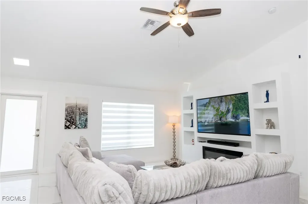 4623 Jacaranda Parkway W Cape Coral FL 33993