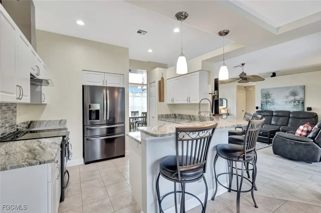 831 SW 17th Terrace Cape Coral FL 33991