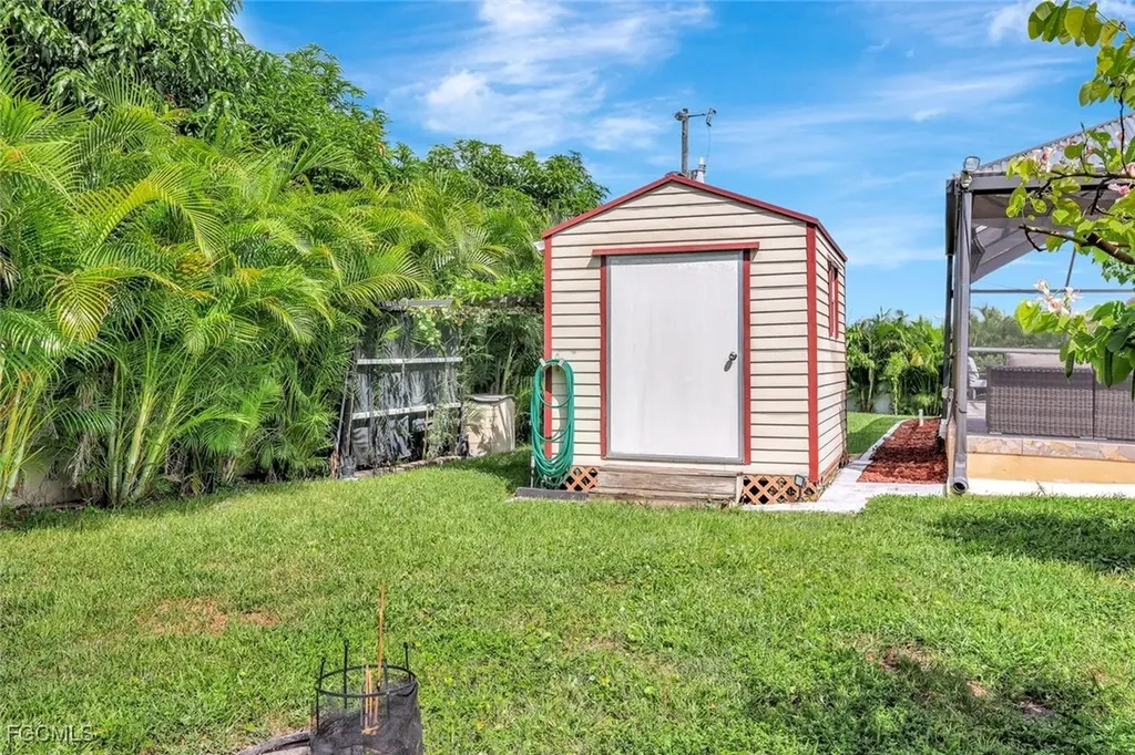 831 SW 17th Terrace Cape Coral FL 33991