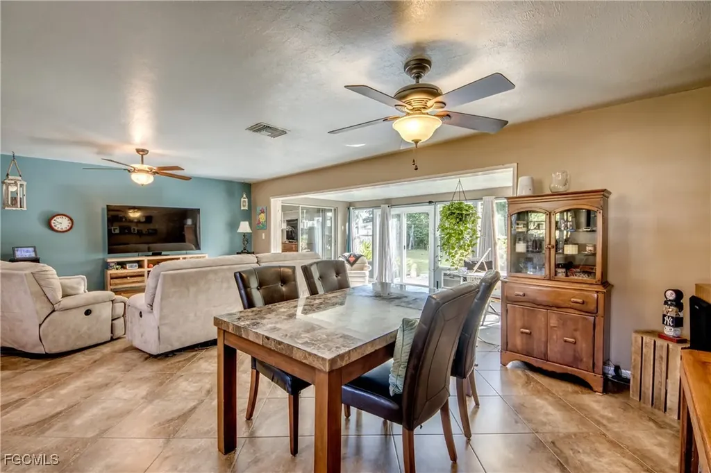 2717 SE 17th Place Cape Coral FL 33904