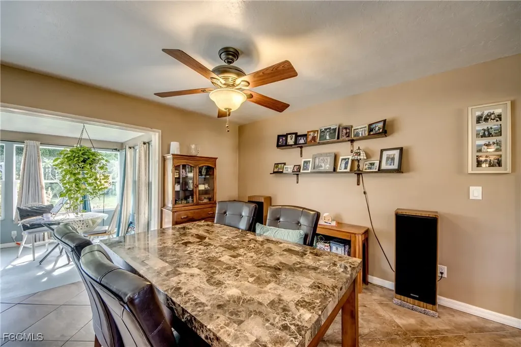 2717 SE 17th Place Cape Coral FL 33904