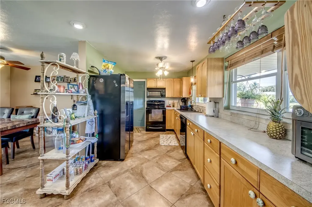 2717 SE 17th Place Cape Coral FL 33904