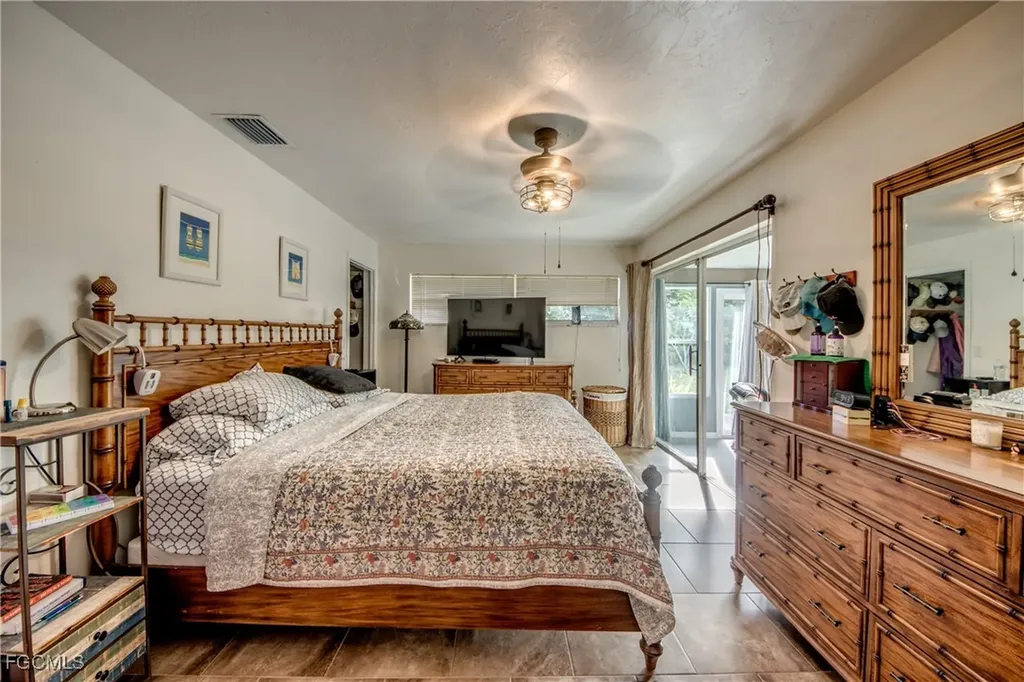 2717 SE 17th Place Cape Coral FL 33904