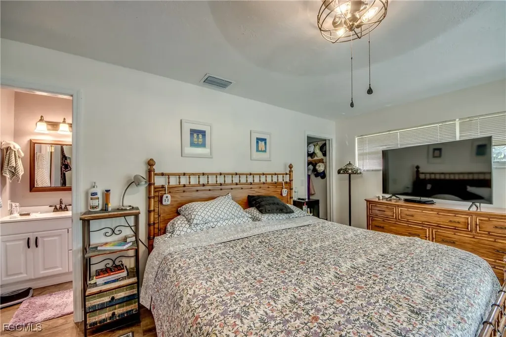 2717 SE 17th Place Cape Coral FL 33904