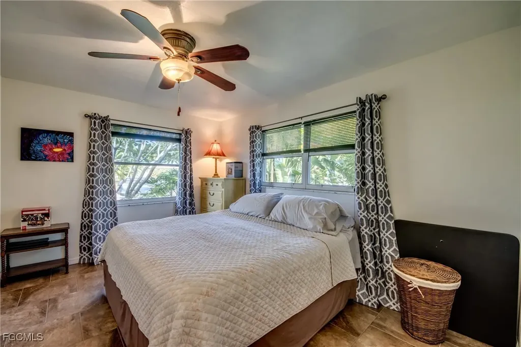 2717 SE 17th Place Cape Coral FL 33904