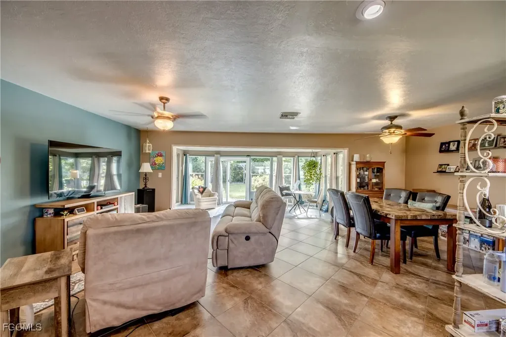 2717 SE 17th Place Cape Coral FL 33904