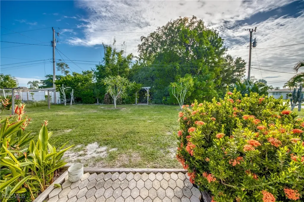 2717 SE 17th Place Cape Coral FL 33904