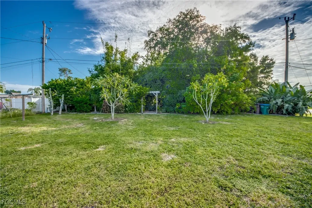 2717 SE 17th Place Cape Coral FL 33904