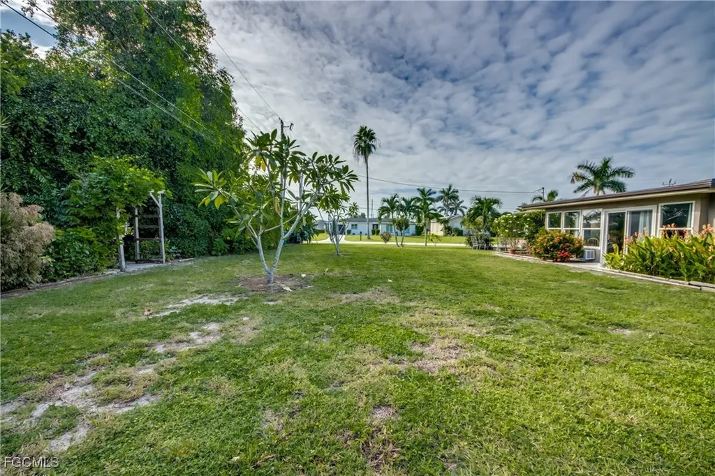 2717 SE 17th Place Cape Coral FL 33904