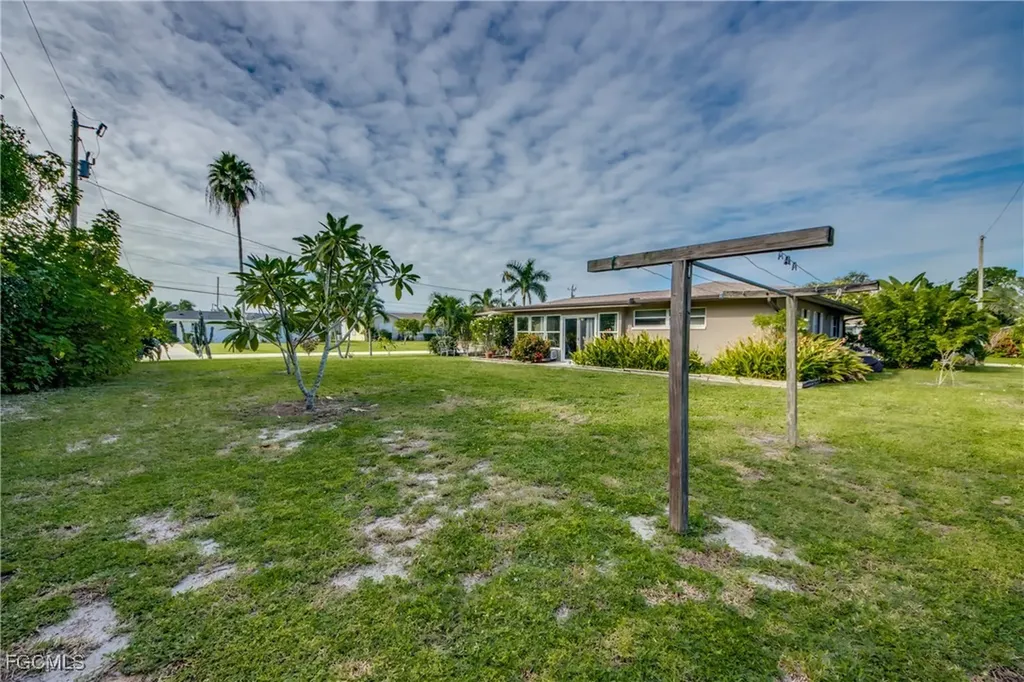 2717 SE 17th Place Cape Coral FL 33904