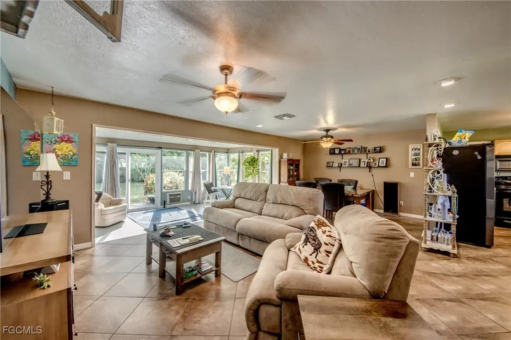 2717 SE 17th Place Cape Coral FL 33904