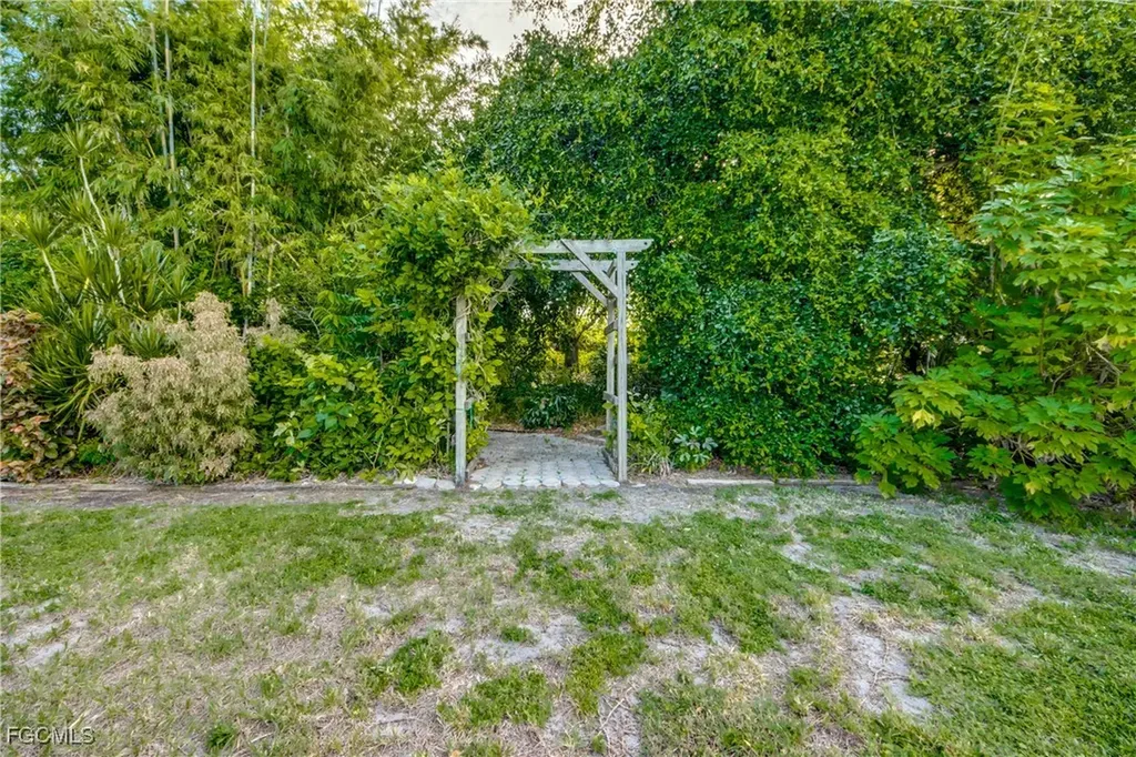 2717 SE 17th Place Cape Coral FL 33904