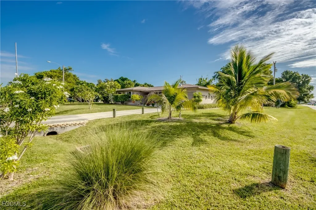 2717 SE 17th Place Cape Coral FL 33904