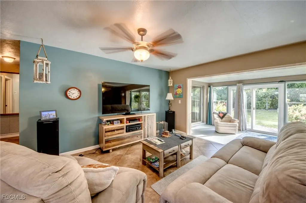 2717 SE 17th Place Cape Coral FL 33904