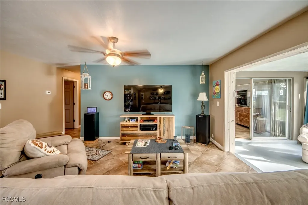 2717 SE 17th Place Cape Coral FL 33904