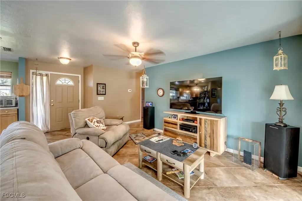 2717 SE 17th Place Cape Coral FL 33904