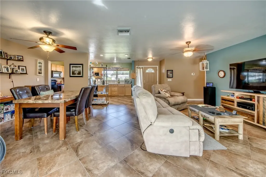 2717 SE 17th Place Cape Coral FL 33904