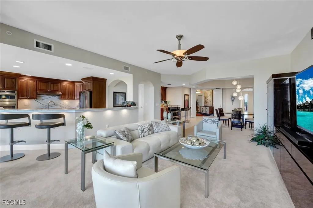 Cape Coral FL, 6021 Silver King Boulevard, Unit 305