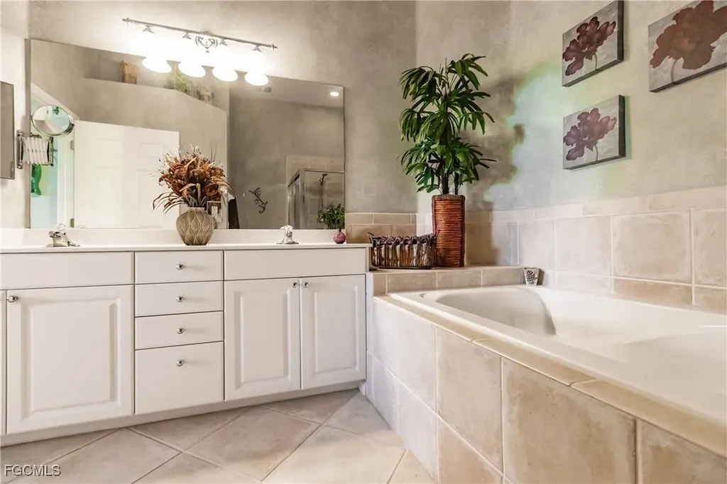 3011 Meandering Way Fort Myers FL 33905