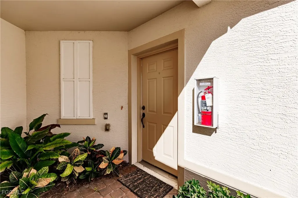 3011 Meandering Way Fort Myers FL 33905