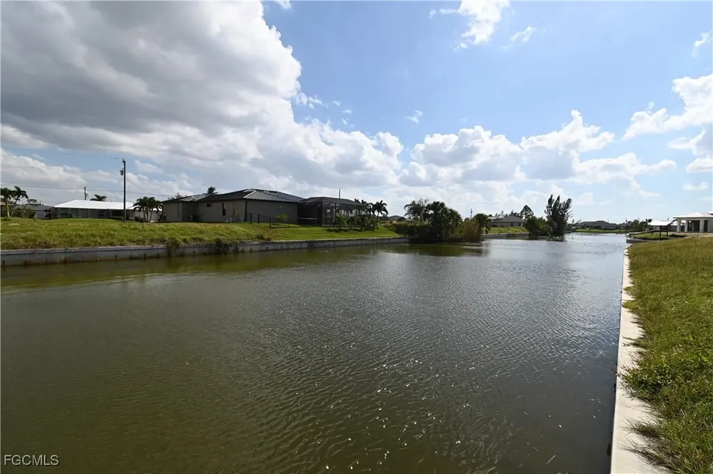 432 SW 22nd Street Cape Coral FL 33991