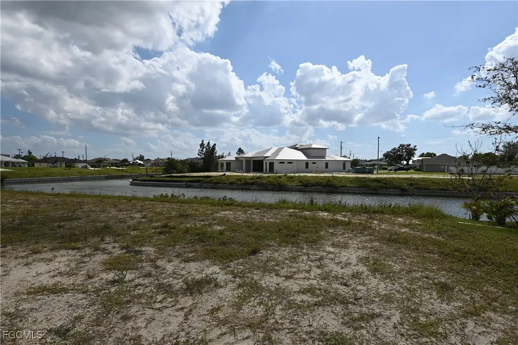 432 SW 22nd Street Cape Coral FL 33991
