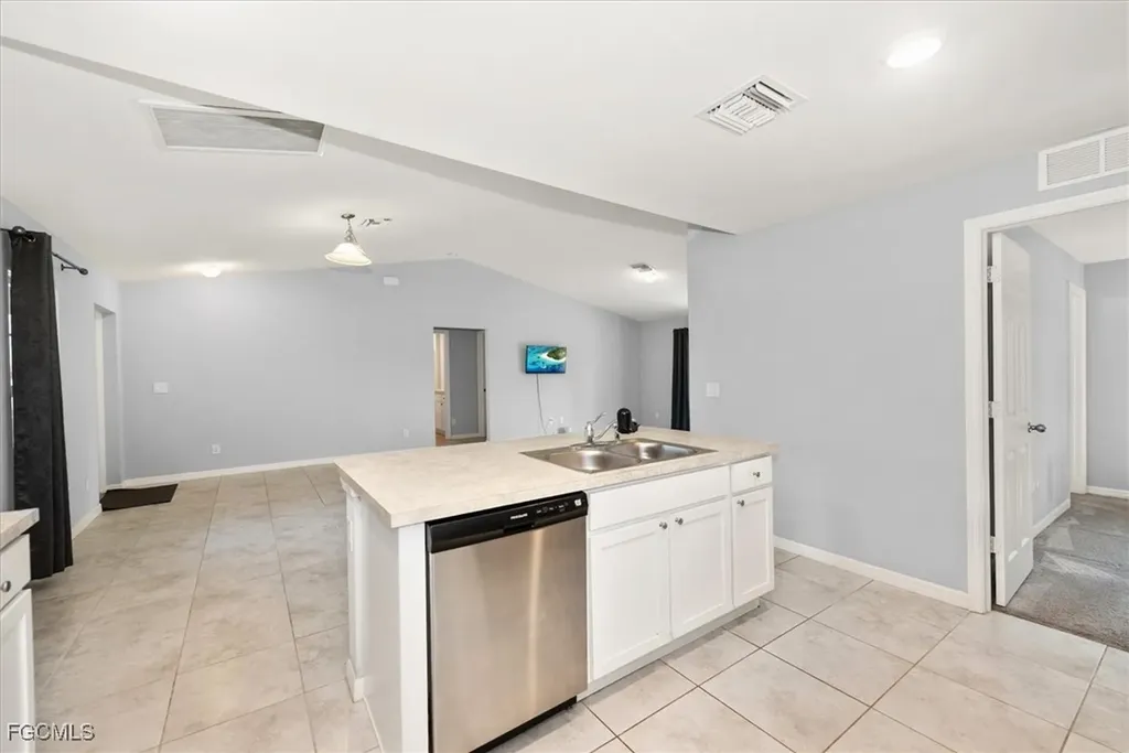 202 NE 20th Terrace Cape Coral FL 33909