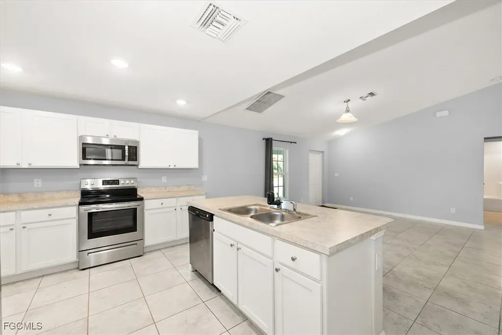 202 NE 20th Terrace Cape Coral FL 33909