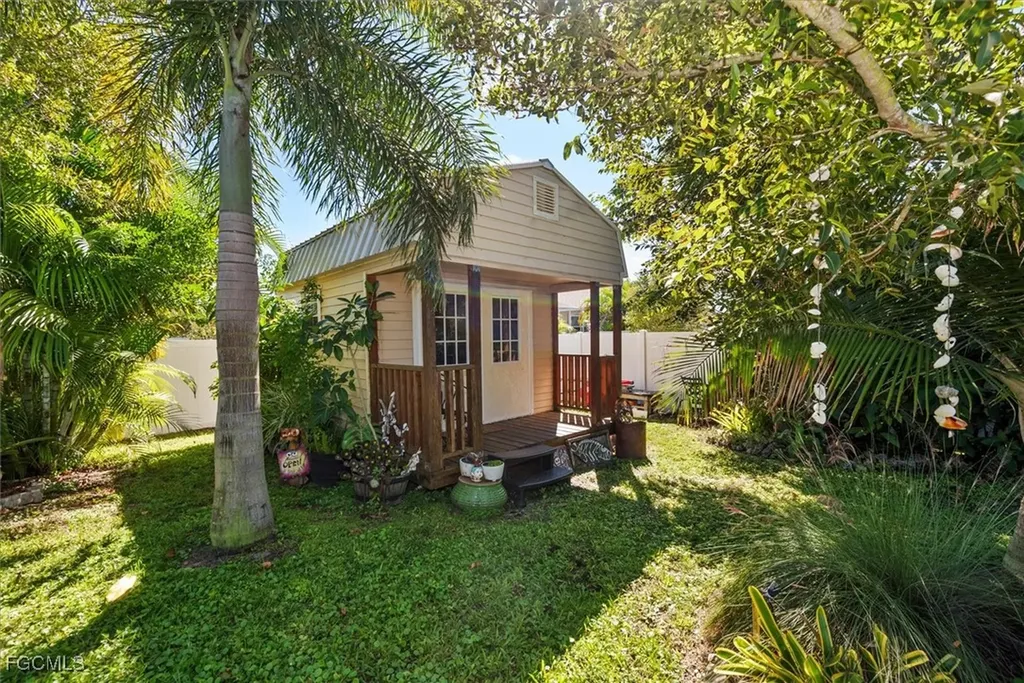 202 NE 20th Terrace Cape Coral FL 33909