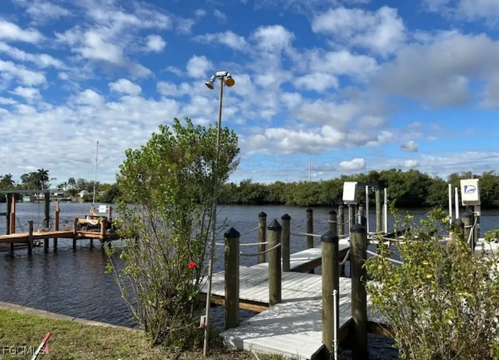 208 Sun Circle Fort Myers FL 33905