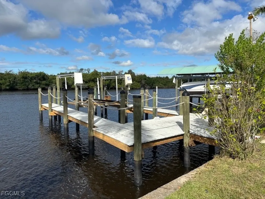 208 Sun Circle Fort Myers FL 33905