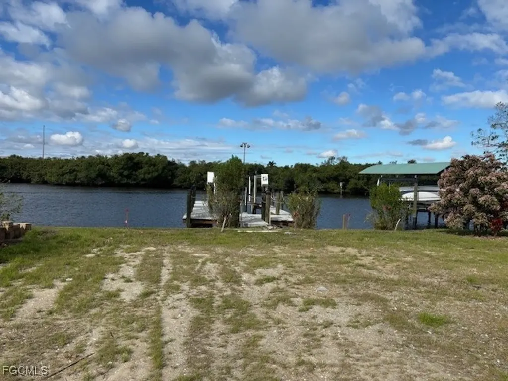 208 Sun Circle Fort Myers FL 33905