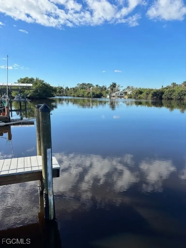 208 Sun Circle Fort Myers FL 33905