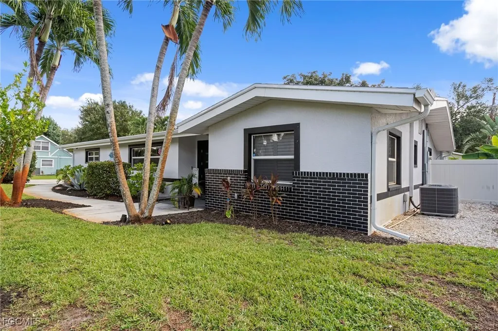 4701 Mcgregor Boulevard Fort Myers FL 33901