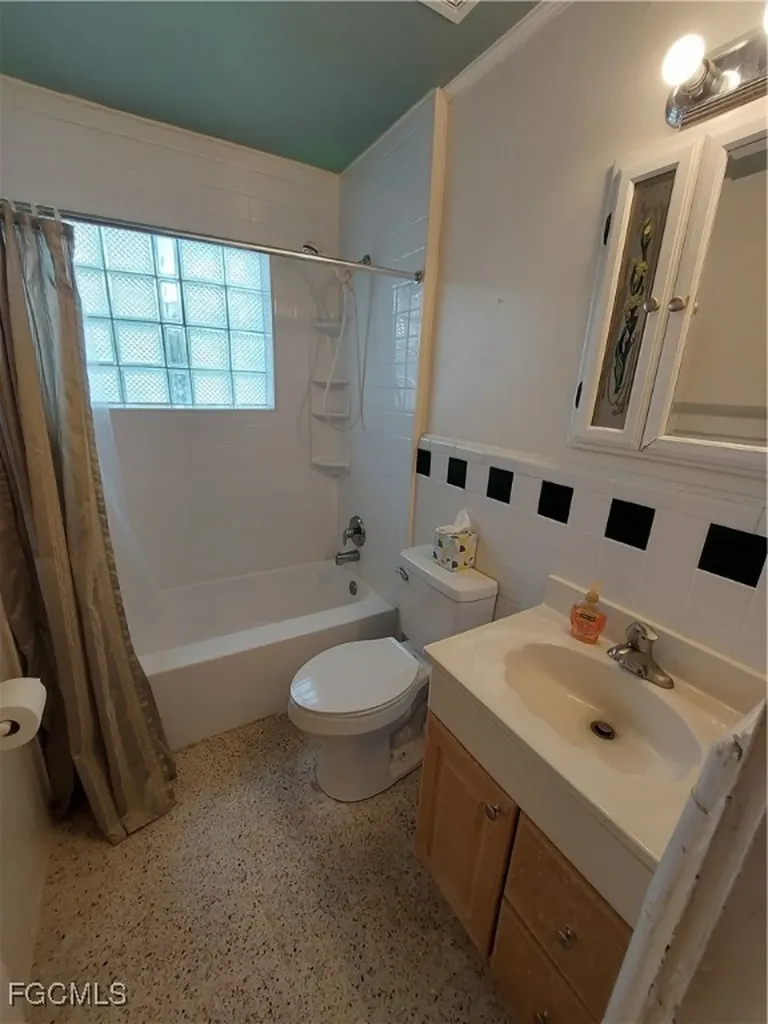 1661 Manor Avenue Fort Myers FL 33901