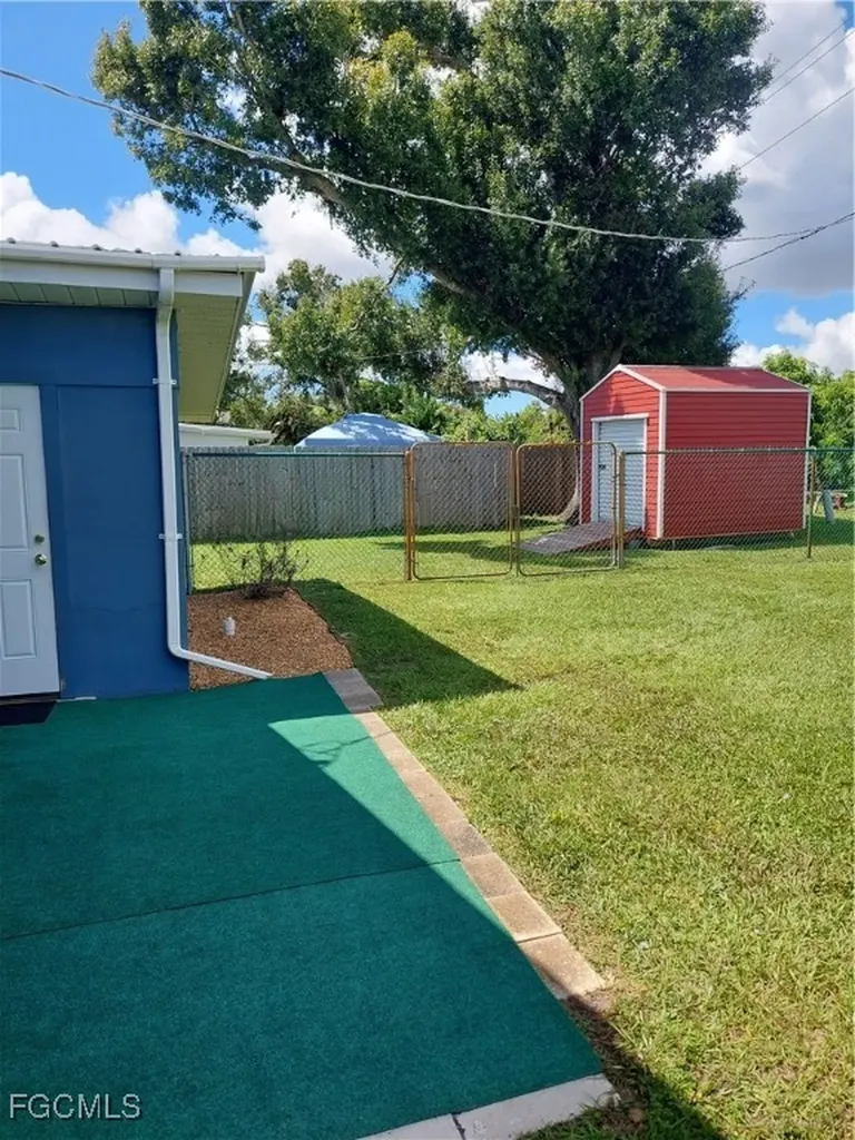 1661 Manor Avenue Fort Myers FL 33901