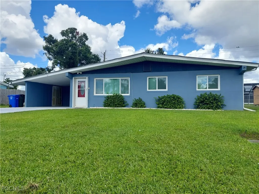 1661 Manor Avenue Fort Myers FL 33901