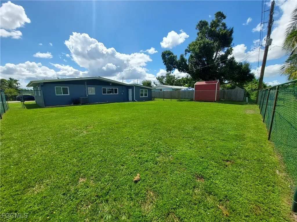 1661 Manor Avenue Fort Myers FL 33901