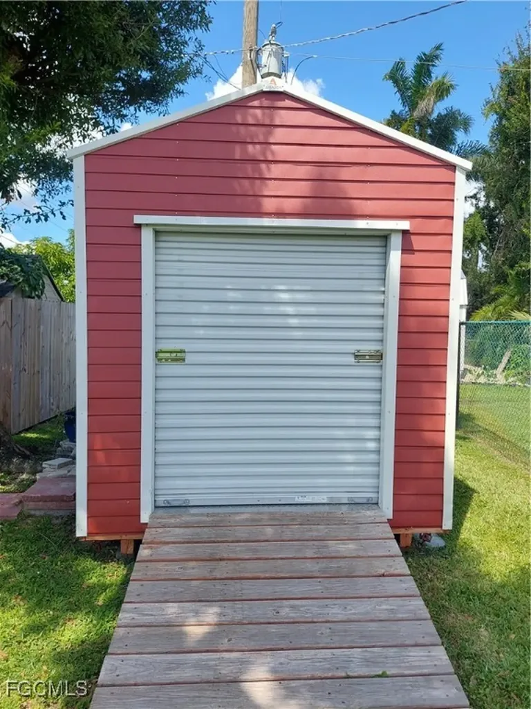 1661 Manor Avenue Fort Myers FL 33901