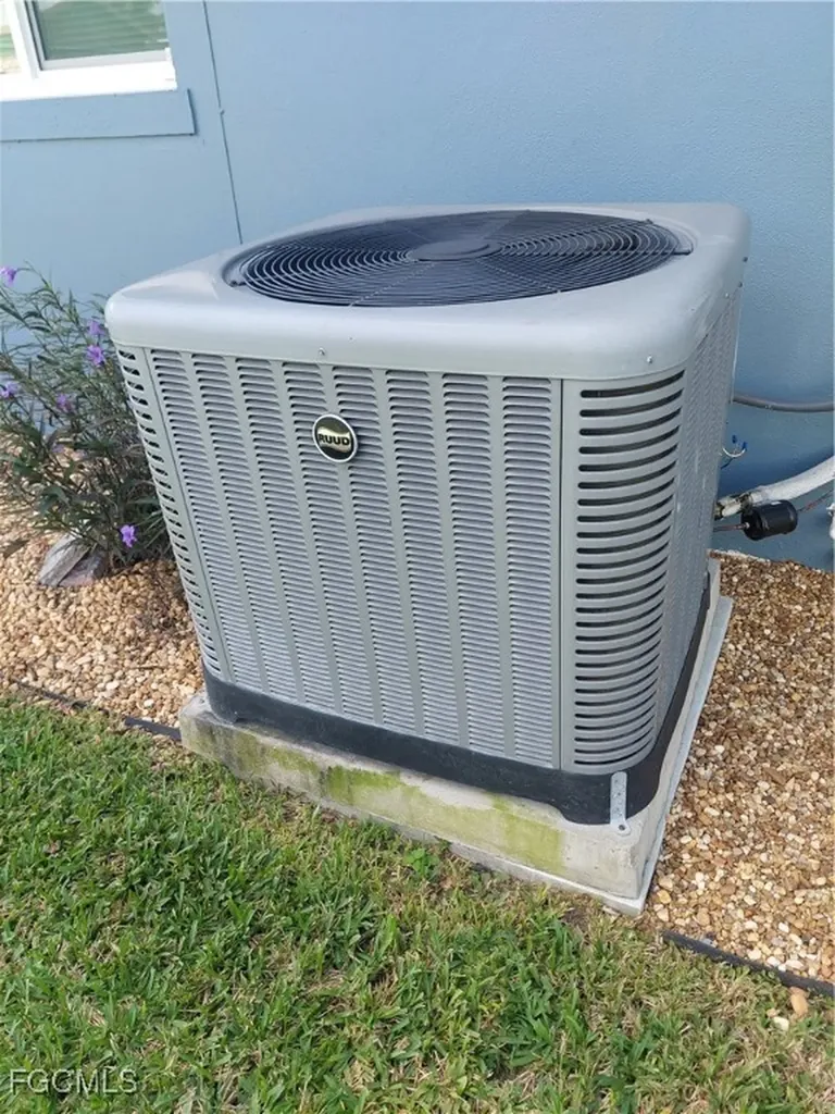 1661 Manor Avenue Fort Myers FL 33901